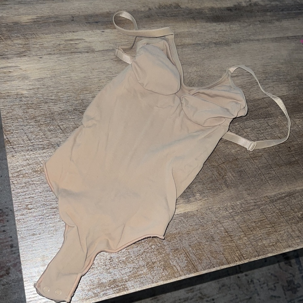 SKIMS
Seamless Sculpt Thong Bodysuit
nwot - Picture 4 of 7